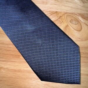 Brooks Brothers 100% Silk Tie Blue Geometric Woven Pattern Men's Classic Navy